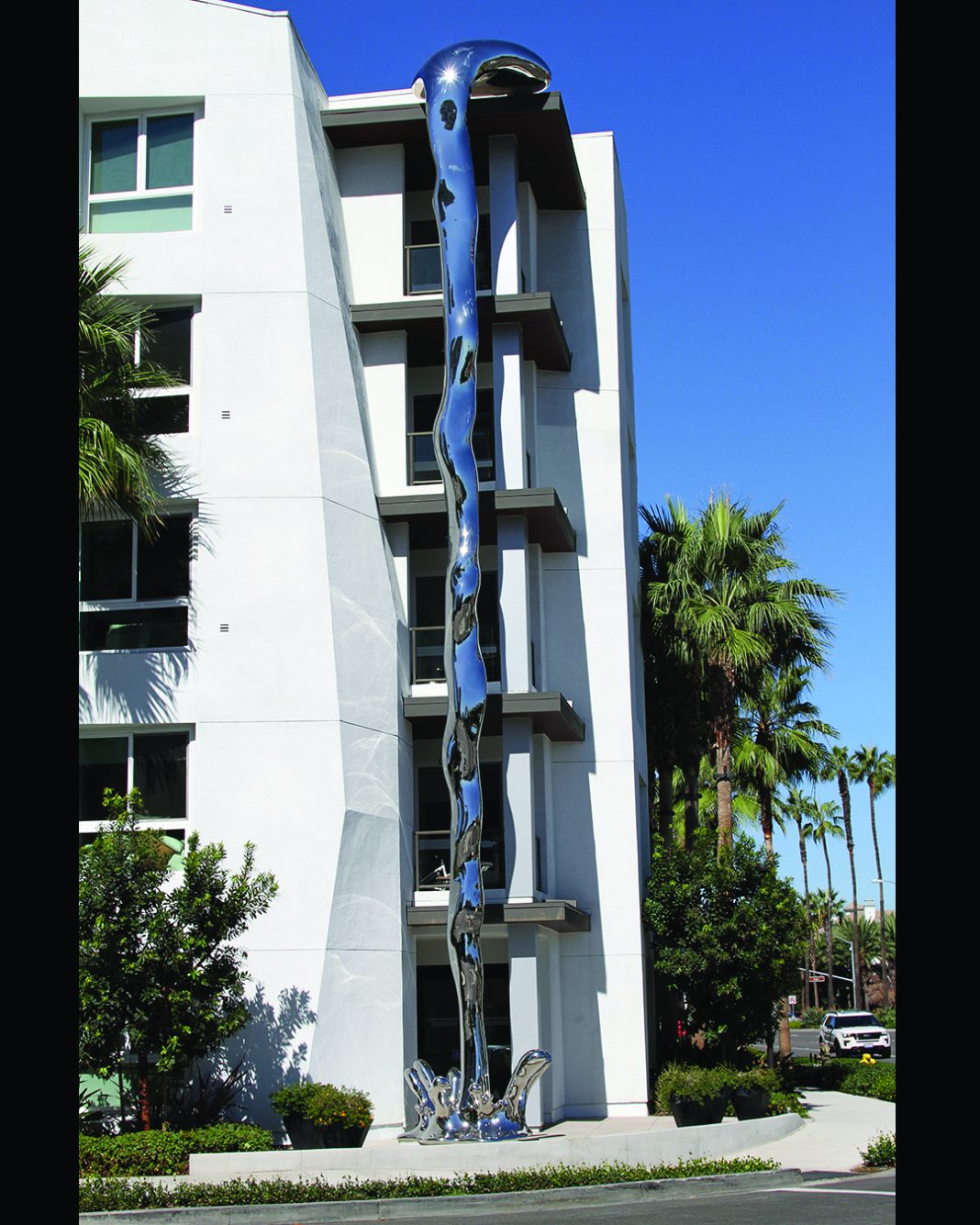 60-foot sculpture ‘Mercury Falling’ installed atop Irvine apartments